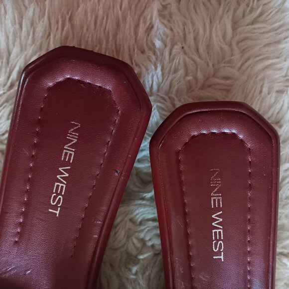 A Versatile Choice! Comfy & Classy in Oxblood Red Leather - Picture 7 of 7